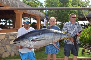 Bob with a 277 pound tuna at Gordo Banks Pangas.