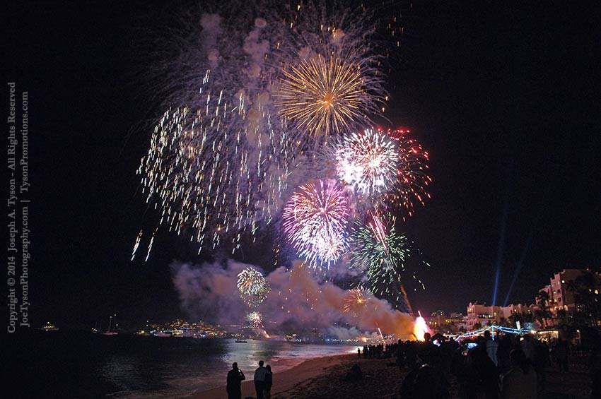 fireworks-medano-beach-cabo-2014-4975-2