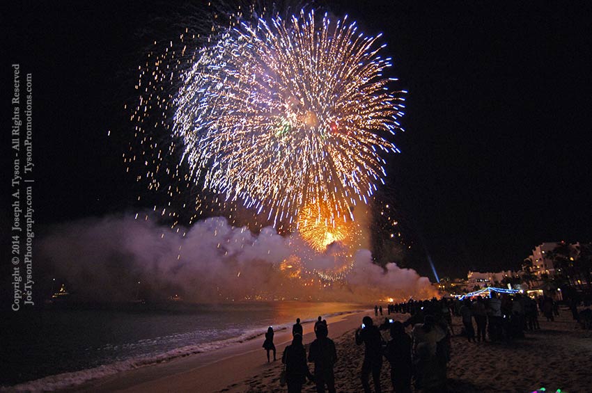Fireworks display on Médano Beach Cabo